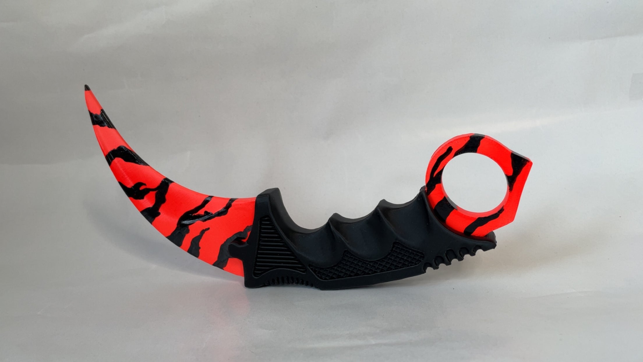 Dekorativ Håndmalt Karambit #02