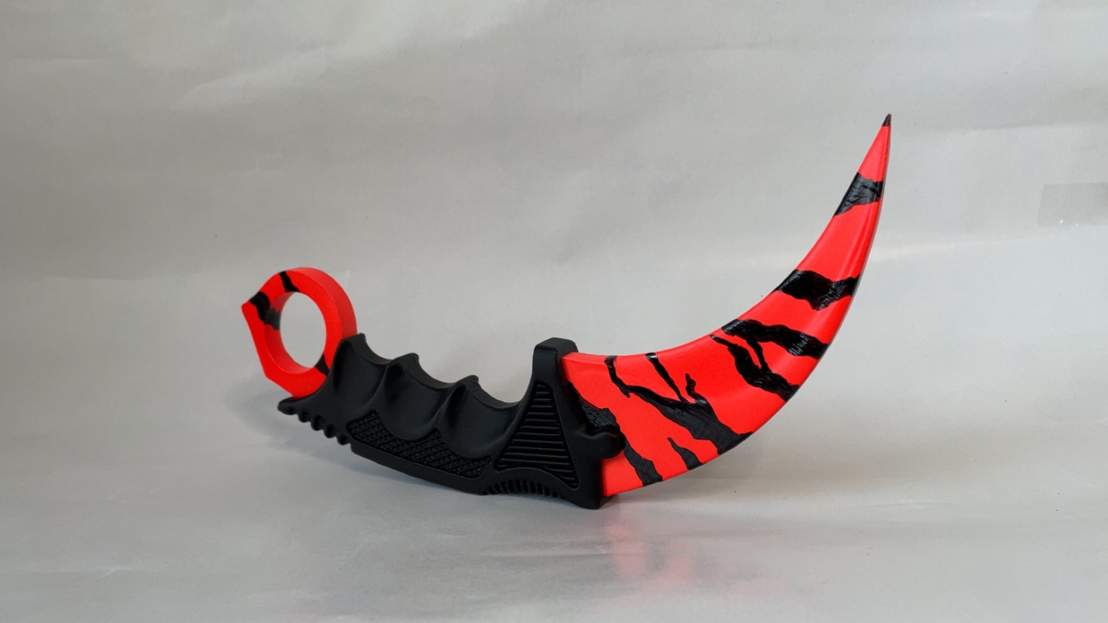 Dekorativ Håndmalt Karambit #02